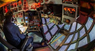 Взгляд на землю из кабины штурмана самолета Ил-76 (16 фото + видео)