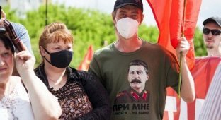 В Нижегородской области чиновник-коммунист установил памятник Иосифу Сталину (3 фото + видео)