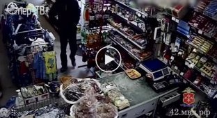 В Кузбассе продавщица голыми руками скрутила грабителя с ножом