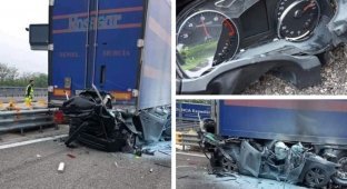 Последствия столкновения с фурой на скорости 260 км/ч в Италии (8 фото)