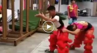 Непростая тренировка китайских танцоров