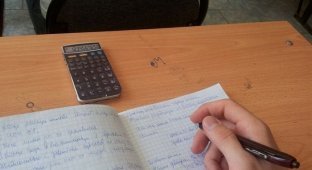 Современный способ списать на экзамене (2 фото)