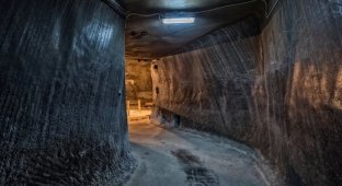Прогулка по соляной шахте Турды, которую превратили в парк развлечений (14 фото)