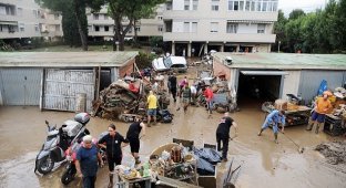 Сильные дожди в Италии привели к затоплению Ливорно и гибели людей (20 фото)
