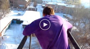 Сумасшедший прыжок в снег