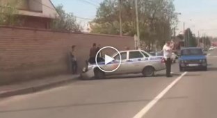 Видео аварии двух автомобилей ГИБДД в Назрани