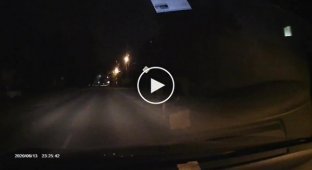 В Брянске мотоциклист с выключенной фарой попал в ДТП (тише звук)