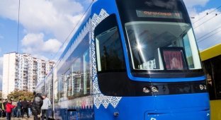 Можно подзарядить телефон: в Киеве запустили трамвай с Wi-Fi и кондиционером