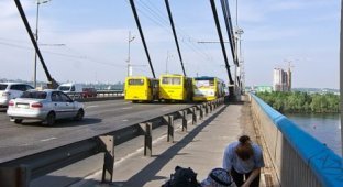 Прогулка по Московскому мосту в Киеве (16 фото + видео)