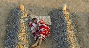 Правда о душераздирающей фотографии сирийского мальчика (2 фото)