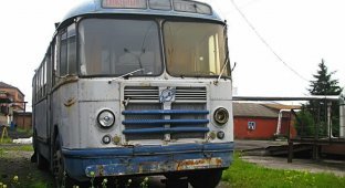 В Красноярске энтузиасты полностью отреставрировали автобус ЗИЛ-158 1969 года выпуска (12 фото)