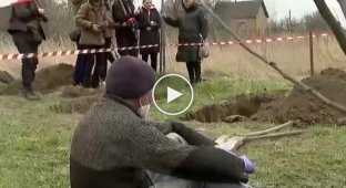 В Бородянке Киевской области вскрывают первые братские могилы убитых во время российской оккупации