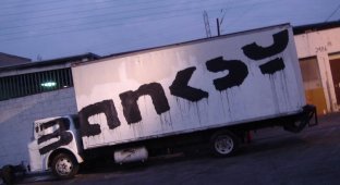 Выставка работ Banksy (65 фотографий)