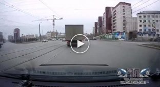 В Челябинске на перекрёстке столкнулись два автомобиля