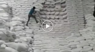 Тем временем на складе риса