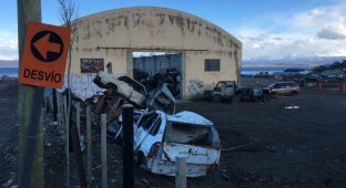 Редкие автомобили со свалки на краю света в Аргентине (18 фото)