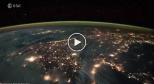 Астронавт Тим Пик опубликовал видео со сверкающими над Землей молниями