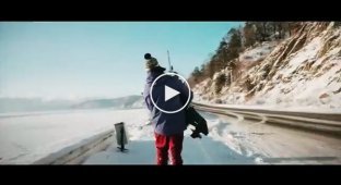 Туристическая фирма создала ледяную карусель на озере Байкал