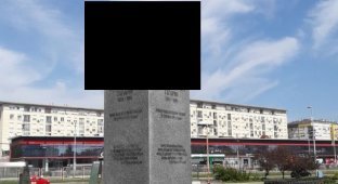 В Белграде установили странный памятник Юрию Гагарину (3 фото)