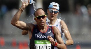 Олимпийский конфуз французского легкоатлета Йоанна Дини (3 гифки)