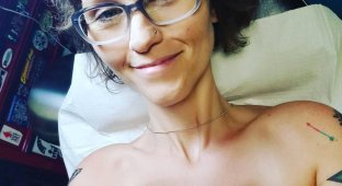 Женщина сделала супергеройскую татуировку на груди, чтобы перекрыть шрамы от двойной мастэктомии (9 фото)