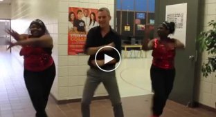 Самый заводной танец в исполнении учителя Даллаской школы