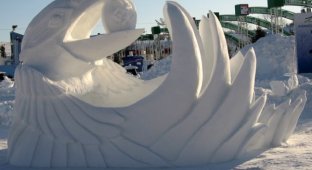 Удивительные снежные фигуры (11 фото)