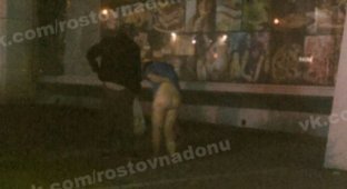 Парочка занялась сексом прямо на улице в Ростове (4 фото)