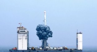 Китайские власти успешно провели пуск ракеты-носителя «Чанчжэн-11» (1 фото)