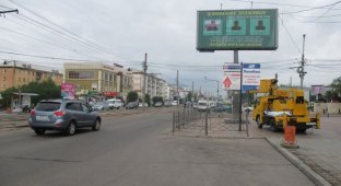 В Бурятии на уличных билбордах появились фотографии должников по ЖКХ (3 фото)
