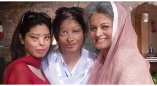 Владелица салонов красоты из Пакистана учит макияжу женщин, облитых кислотой (5 фото + 1 видео)