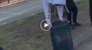 Попытка выполнить стойку на руках на мусорной корзине чуть не привела к трагедии