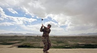 Война войной, а гольф по расписанию (14 фото)