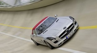 Компания Mercedes-Benz представит родстер на базе SLS AMG (8 фото)