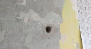 Неожиданное отверстие в стене, обнаруженное при ремонте квартиры (6 фото)