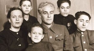 Советские знаменитости с родителями (16 фото)