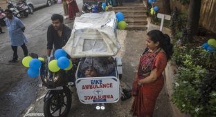 В Индии мотонеотложки помогают спасать жизни в условиях интенсивного движения (3 фото)