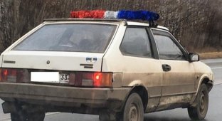 Водитель из Владимира пугает автомобилистов мигалкой из гирлянд (3 фото)