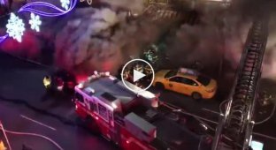Мощный взрыв во время тушения пожара в Нью-Йорке