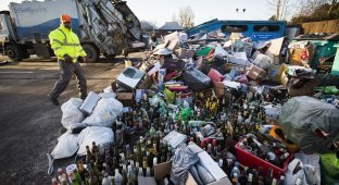 Центры переработки Великобритании переполнены пустыми бутылками (11 фото)