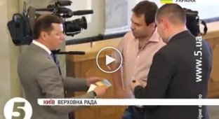 Ляшко выгоняет русских тележурналистов с Рады (майдан)