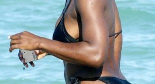 Серена Уильямс на пляже (5 фотографий)