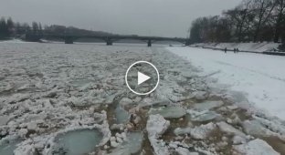 Ледоход на реке Уж. Невероятная сила украинской природы
