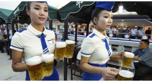 В Северной Корее состоялся первый пивной фестиваль (10 фото + 1 видео)