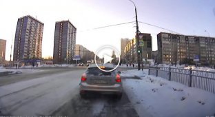 В Екатеринбурге женщина сбила пенсионерку и протащила её через весь перекресток