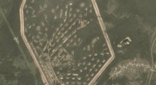 Американская компания опубликовала спутниковые снимки разрушений в Ачинске (2 фото)