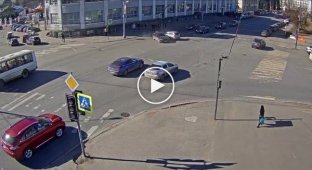 В центре Архангельска в результате ДТП загорелся автомобиль