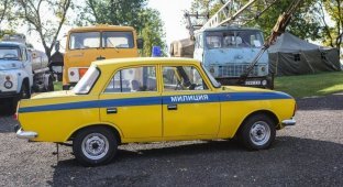 Автомузей в Литве, где выставлены машины из сериала "Чернобыль" (33 фото)