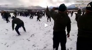 Снежный бой между американскими и индийскими военными на Аляске