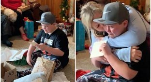 Лучший подарок: 11-летний мальчик расплакался, узнав, что его усыновили в Рождество (4 фото + 1 видео)